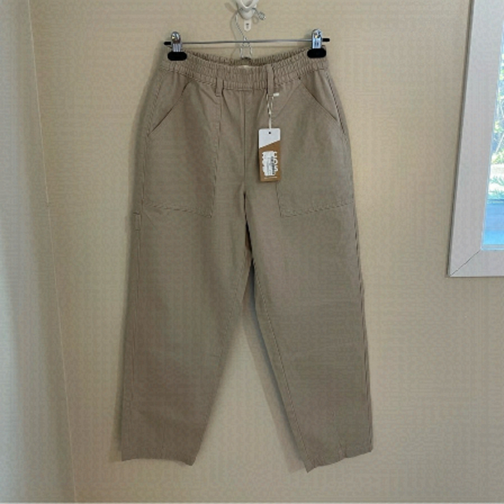 24colours Khaki Cropped Cargo Painter Style Pants.. Elastic Waistband, Size S
